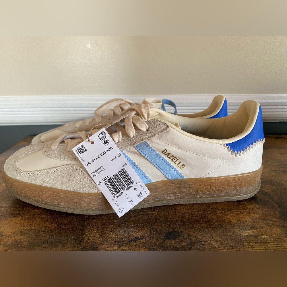 New Adidas Gazelle off white/ clear sky/ blue Men’s Sz 11.5